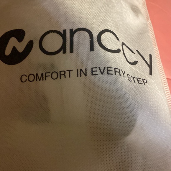 Nanccy comfort shoes 71/2 womens nwot white - Picture 7 of 7